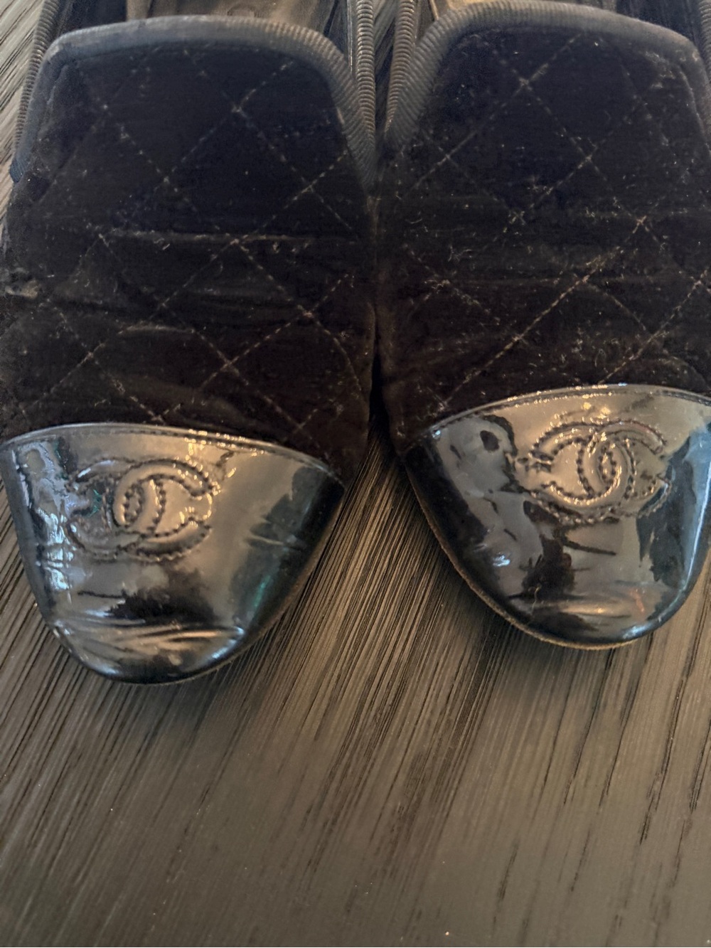 CHANEL Quilted Velvet Slip-On Loafers CC Logo Metallic Cap Toe Size 37 - Picture 4 of 6